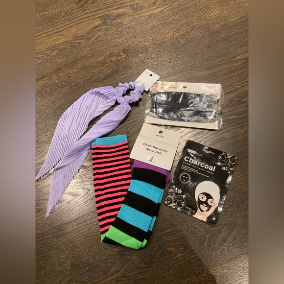 6 pc lot accessories - hair, sock, purse, tote bag, and face mask - Picture 8 of 10